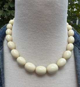 Collier de perles de résine fait main de vente chaude avec des couleurs et des textures étonnantes parfait pour les cadeaux ou un usage personnel - Product Image 1