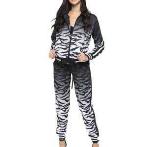 Chándal de manga larga para mujer, traje de correr activo para entrenamiento, chándal ajustado con capucha, Oem, nuevo - Product Image 1