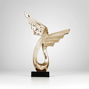 Sculpture en cœur moulé en aluminium fini de couleur rouge avec base en bois Design de décoration artistique fini personnalisé pour la décoration de la maison ou du bureau - Product Image 4
