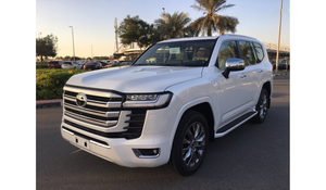 รถยนต์แลนด์ครุยเซอร์ VXR (LC300) ปี 2022 มือสองจาก GCC ขับเคลื่อนสี่ล้อ เบาะหนัง ระบบควบคุมความเร็วอัตโนมัติ มาตรฐานไอเสียยูโร 6 พวงมาลัยซ้าย - Product Image 2