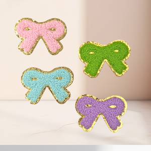 Patchs brodés en chenille en forme de nœud à coller sur les vêtements, les sacs, les chapeaux et les tenues - Product Image 1