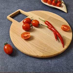 Planche à découper en bois robuste pour viande et légumes avec surface antibactérienne, design traditionnel et acier inoxydable - Product Image 1