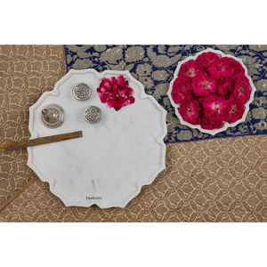 Bandeja de mármol blanco simple Bandeja minimalista hecha a mano elegante para uso en la cocina de Mesa del hogar y almacenamiento multiusos - Product Image 1