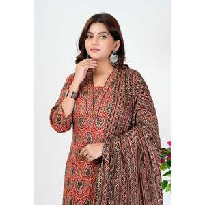 Para Rust Red Paisley Printed Women's Kurta Set con Dupatta - Product Image 2