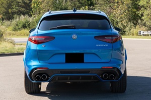 2023 Alfa Romeo Stelvio Quadrifoglio Essence faible kilométrage - Product Image 3