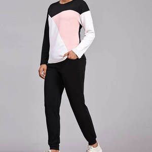 Funky Kitted logotipo bordado personalizado manga larga poliéster alta calidad señoras chándales sudaderas con capucha conjunto deportivo de dos piezas - Product Image 4