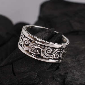 Anillo de pulgar oxidado de plata de ley 92,5 chapado en rodio con incrustaciones de oro amarillo patrón de joyería fina Ajuste de número 7,50G - Product Image 1