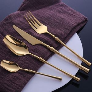Ensemble de couverts en métal minimaliste offrant des lignes élégantes et simples, adapté aux maisons modernes, aux appartements, aux cuisines et aux salles à manger - Product Image 4