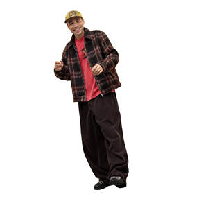 Camiseta Personalizada de Cuello Redondo para Hombre, 100% Algodón, Gruesa, Color Sólido, con Estampado Gráfico Personalizado y Logotipo en Blanco en la Parte Delantera - Product Image 2