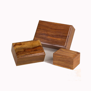 Nuevo diseño 2025 Urnas funerarias de madera Diseño hecho a mano Urnas para mascotas de cremación Urnas de madera natural para el amor una vez - Product Image 3