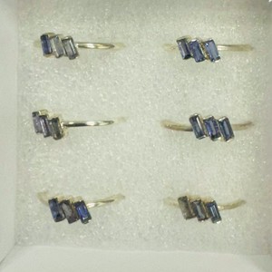 Bague en argent sterling 925 plaqué, sertie de pierres précieuses en iolite de forme baguette, finition haut de gamme, classique, tendance pour mariage et soirée - Product Image 2