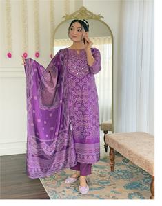 Trajes Salwar de crepé francés puro más vendidos de alta calidad con Dupatta con bordado disponible al mejor precio para la venta - Product Image 4