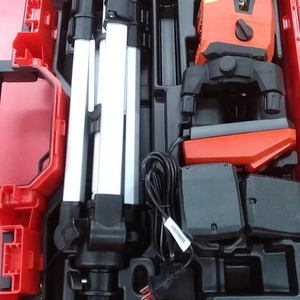 BON #   Niveau laser vert PM40 MG MultiLine avec étui, trépied et chargeur, batterie - Product Image 1