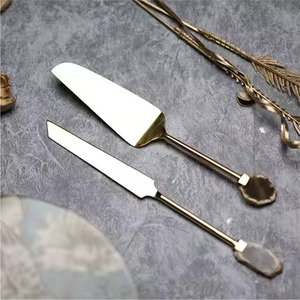 Ensemble de couteau et serveur de gâteau en métal pour fête d'anniversaire de mariage de qualité supérieure fait à la main - Product Image 2