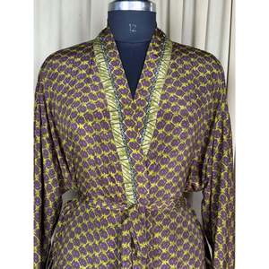 Vestido Kimono de Seda Reciclada Estilo Boho Chic Vintage para Mujer, Ideal para la Playa, Resort, Casa o como Túnica de Baño - Product Image 2