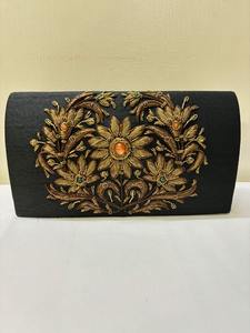 Embrague de noche de lujo para mujer Trabajo hecho a mano tradicional de Zari con abalorios intrincados Ideal para fiestas y ocasiones festivas - Product Image 2