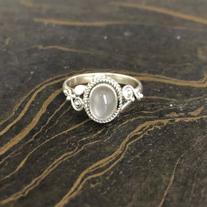 แหวนมอสซาไนต์ดีไซน์เนอร์ 3.2 กรัม ประดับโรสควอตซ์ แหวนแต่งงานสุดหรู - Product Image 1