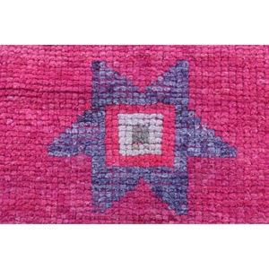 พรมวินเทจ Herki ขนาดเล็ก 2.6x9 ฟุต (80x273 ซม.) พรมลายเรขาคณิตสีชมพูแบบตุรกี - Product Image 4