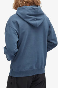 Sudadera con capucha azul pizarra con logotipo minimalista Jersey unisex para comodidad informal Ropa de calle atemporal y estilo diario sin esfuerzo - Product Image 3