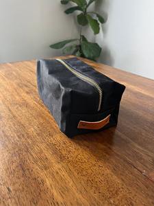 ชุดเครื่องสำอางผ้าใบเคลือบแว็กซ์สำหรับผู้ชายและห้องน้ำสีดำ LCTB-0026ได้อย่างยั่งยืนสำหรับตู้เสื้อผ้าและห้องน้ำ - Product Image 3