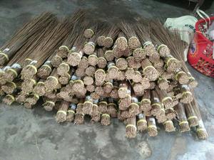 Escoba de Hojas de Coco 100% Natural, Larga y con Superficie Natural, con Cabezal de Madera y Recogedor para Uso en Exteriores y en el Hogar, Empaquetada en Bolsa - Product Image 3