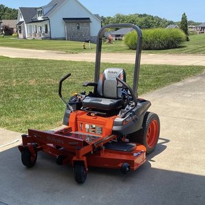 Cortadora de césped comercial Kubota Z724X de 54 pulgadas usada con giro cero - Product Image 1