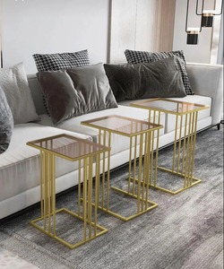 Table basse en métal doré de luxe de qualité exportée avec table d'appoint élégante avec miroir ou dessus en verre disponible au meilleur prix - Product Image 5