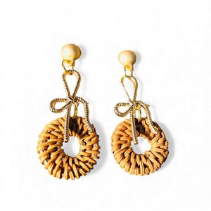 Boucles d'oreilles pendantes en rotin faites à la main, vintage, écologiques, en matériaux naturels, bijoux pour femmes en provenance du Vietnam - Product Image 2