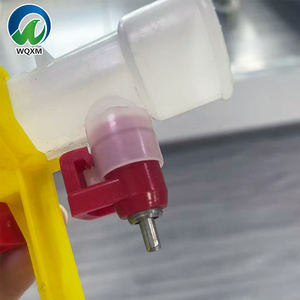 <span class=keywords><strong>Bebedero</strong></span> de plástico para pollos de <span class=keywords><strong>doble</strong></span> pezón, tazas colgantes, comedero para pollos con botellas de agua para bebedores de pollos - Product Image 3