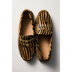 Zapatos Deportivos Cómodos para Caminar con Forro de Cuero Cerrado, Parte Superior de Malla, Aumento de Altura y Estilo de Punta Moderno - Product Image 1