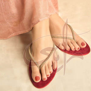 ขายตรงจากโรงงาน รองเท้าสไลด์ผู้หญิงกันลื่น พื้นรองเท้าหนังแท้ บุผ้ากำมะหยี่ ดีไซน์แฟชั่นใหม่สำหรับทุกคน - Product Image 2
