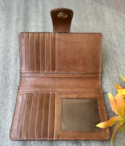 Pochette en cuir de vachette usiné à la main portefeuille à découper sac à main multi-usages portefeuille en cuir véritable porte-cartes à deux volets - Product Image 6