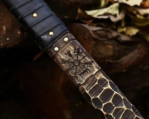 Grande hache de Viking forgée à la main personnalisée, hache de guerrier barbu, hache de faucon à deux mains berserker prête au combat. - Product Image 3