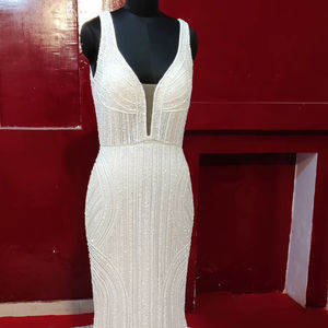 Robe de mariée pour femmes, robe de soirée à col en V, longueur au sol, avec décoration brodée, robe de mariée élégante - Product Image 1