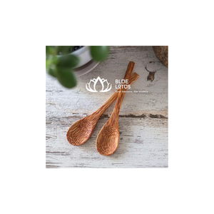 LOTUS BLEU VIET NAM POUR OUTILS DE CUISINE MEILLEUR PRIX ENSEMBLE DE VAISSELLE CUILLÈRE À NOIX DE COCO FOURCHETTE ENSEMBLE D'USTENSILES CUILLÈRE GRAVÉE - Product Image 1