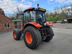 รถแทรกเตอร์ Kubota M4072 L4060 4WD 42 แรงม้า เกียร์อัตโนมัติ สภาพดี พร้อมปั๊มเครื่องยนต์ 73 ชั่วโมง ใช้งานในฟาร์ม - Product Image 4