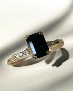 Bague en argent sterling 925 avec spinelle noir et accents blancs AD |   Bijoux élégants pour femmes en pierres précieuses |   Fournisseur en gros - Product Image 1