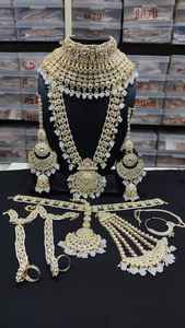 Indien traditionnel et à la mode plaqué or Designer Antique complet bijoux de mariée collier ensemble avec MaangTikka pour fille et femme - Product Image 5