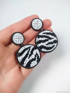 ต่างหูปักที่สง่างามด้วยลูกปัดเมล็ด - Product Image 3