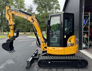รถขุดขนาดเล็ก CAT 304E2 แบบตีนตะขาบ พร้อมห้องโดยสาร ดีเซล ไฮดรอลิก ทัมบ์ สีเหลือง - Product Image 1