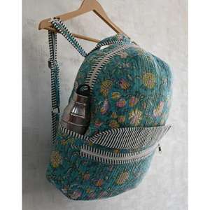 Mini sac à dos en coton matelassé bohème, fait à la main, imprimé floral indien, léger, fermeture éclair, bandoulière arquée, voyage, usage quotidien - Product Image 3