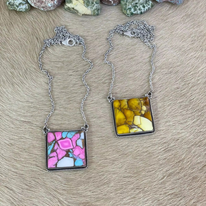 Collar de plata de ley artesanal de algodón de azúcar y miel Dalia - Product Image 1