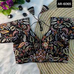 Las últimas mujeres usan blusa elegante de trabajo bordado pesado para ropa de boda Sari y trabajo pesado Lehenga Choli con blusa de precio barato - Product Image 2