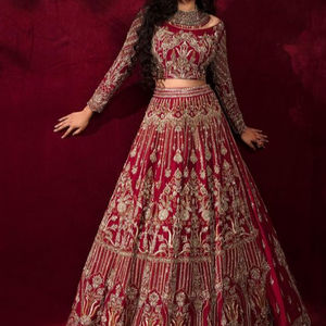 เสื้อเบลาส์ผ้าไหมสีแดงเข้มปักสีทอง atiya libas & lehena choli กับลูกปัดแก้วคริสตัล - Product Image 1