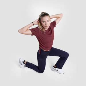 Camiseta Corta Color Borgoña Active Shape, Top Yogalicious con Diseño Elegante - Product Image 4