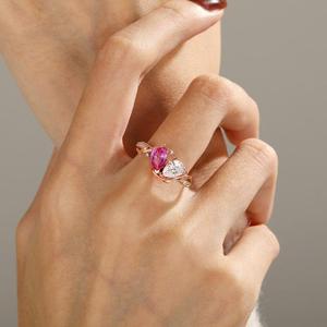 แหวนคู่แต่งงาน Jeulia Custom Two Birthstone Bypass ประดับเพชร สแตนเลสสตีล ดีไซน์ลายดอกไม้เก๋ไก๋ทันสมัย - Product Image 6