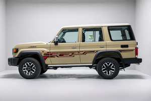 Casi Nuevo, Precio Accesible, 2025 Beige TY - Land Cruiserz 76 Hardtop 2.8L 4WD Diésel SUV con Pantalla Táctil, Listo para Enviar - Product Image 5