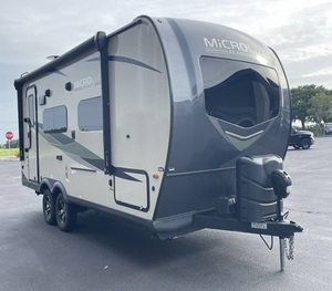 Camping-car motorisé d'occasion 2023 Forest River Flagstaff Micro-Lite 21FBRS - Product Image 1