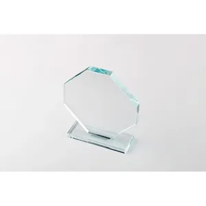 Trophées, médailles et plaques personnalisés en cristal par Rumbo pour le merchandising et les récompenses - Product Image 1