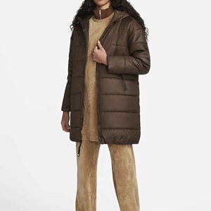 Chaqueta de satén acolchada ligera para mujer de alta calidad al mejor precio, abrigo grueso y cálido con capucha de invierno, procesamiento de acabado de algodón transpirable - Product Image 1